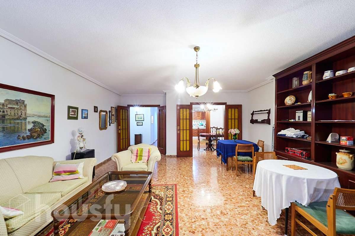 Classic Bedroom In The Center Of لقنت المظهر الخارجي الصورة