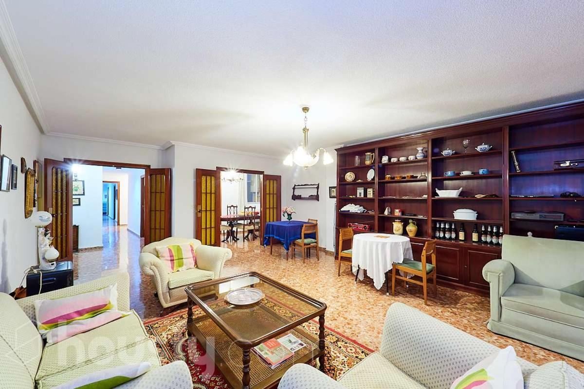 Classic Bedroom In The Center Of لقنت المظهر الخارجي الصورة
